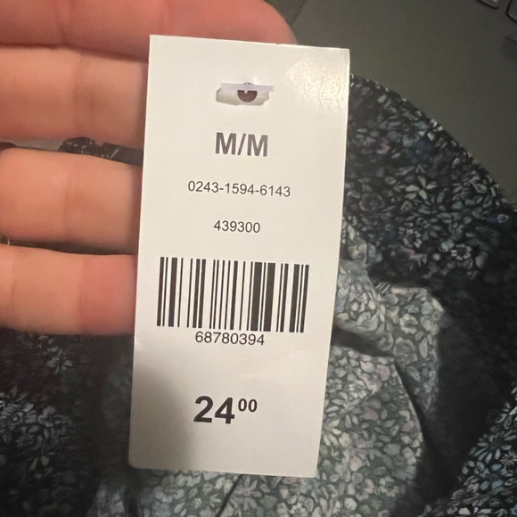 Suzy Shier Dressy Floral Shorts - Medium - NEW WITH TAG - Picture 2 of 3